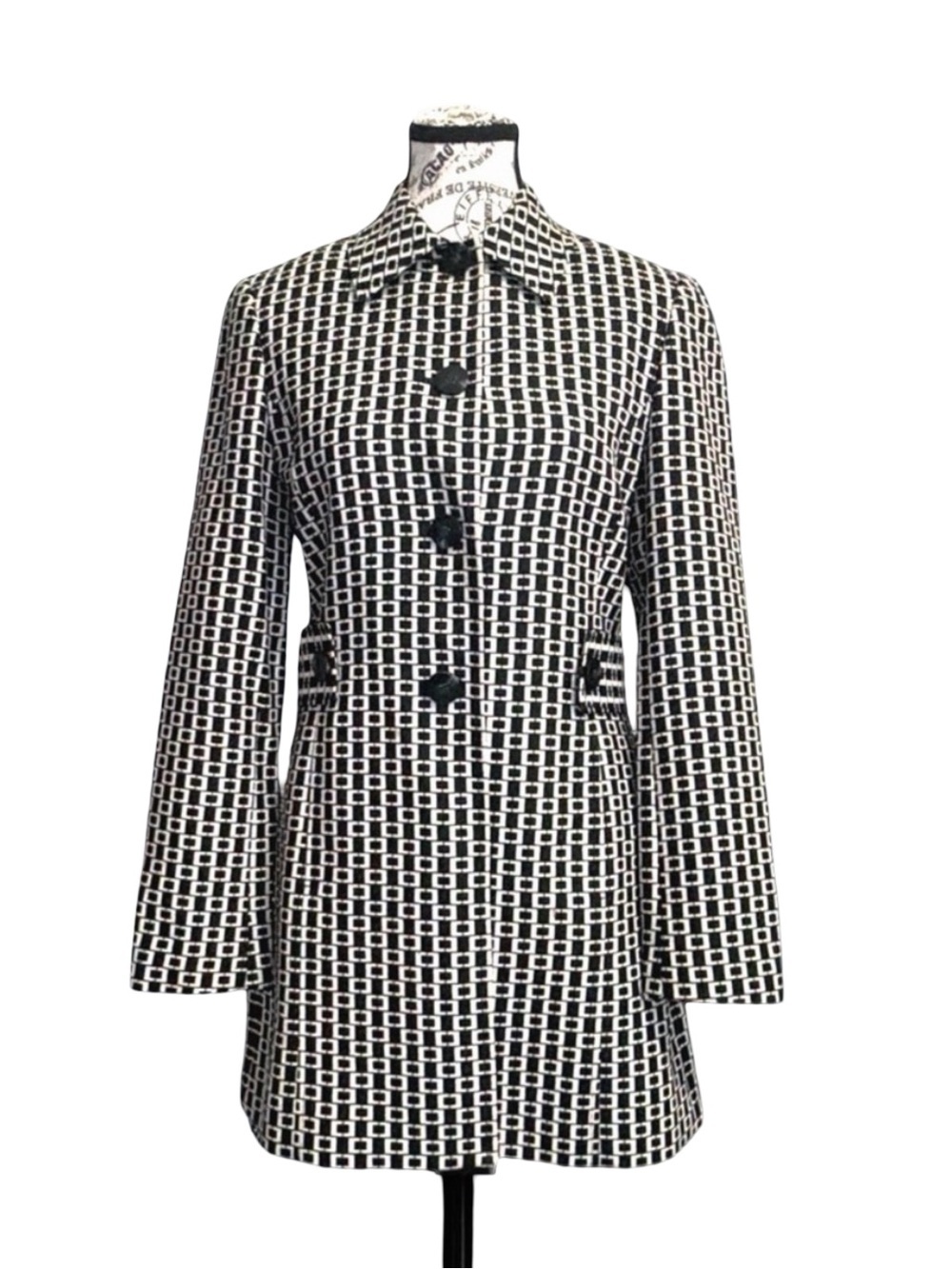 Classiques Entier Geometric Trench Coat | Timeless Tailored Elegance - Picture 10 of 11